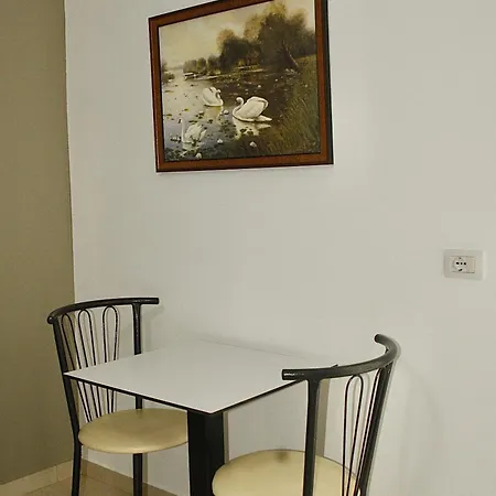 Kreshta Hotel *